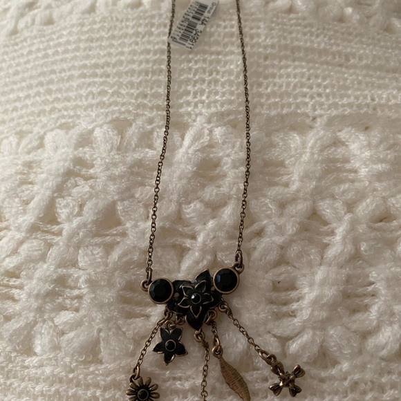 Necklaces - Picture 5 of 8